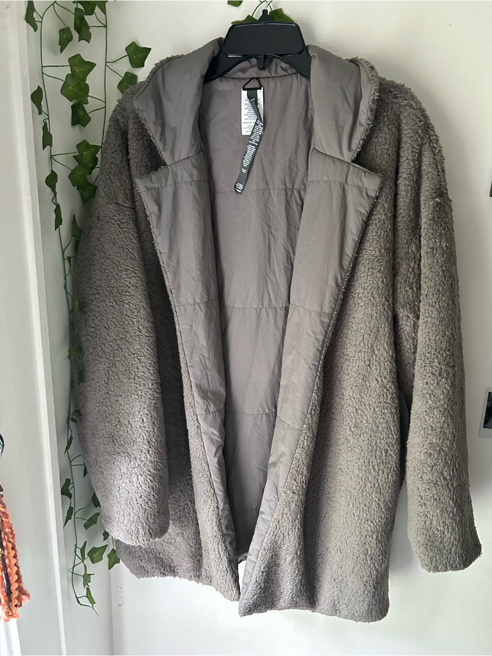 Vuori Hooded Teddy Jacket in Gray